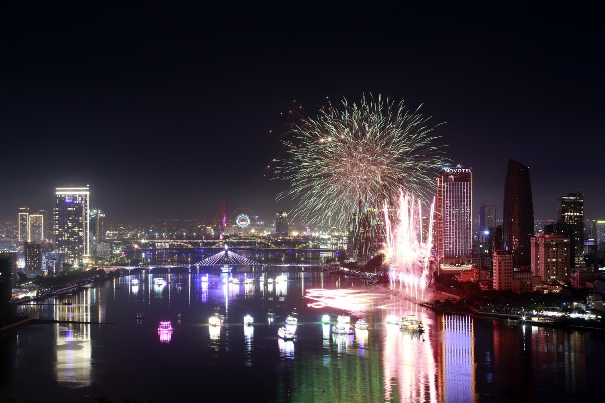 Impresionante espectáculo de fuegos artificiales de los propietarios de Da Nang. Imagen 9